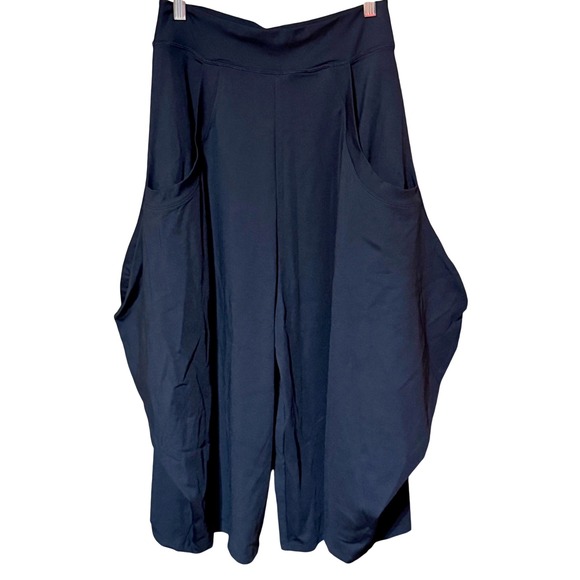 Halara "Play It My Way" Balloon-Leg Capri Pants Black — Size Medium, NWT - Picture 8 of 11